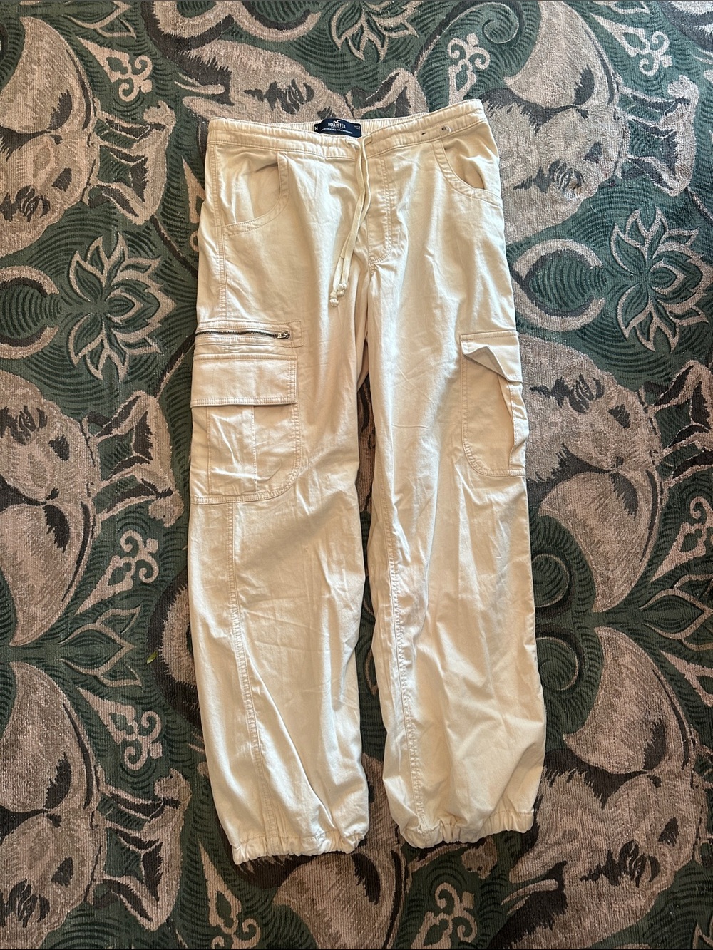 Hollister, size MediumCasual Drawstring Cargo Pants - Cream